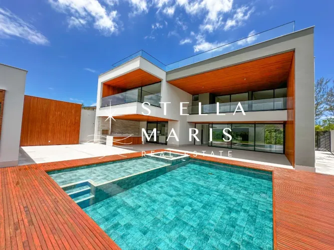 MANSÕES. Mansão triplex com subsolo, de altíssimo padrão, com 1.417 m2 de área recém const