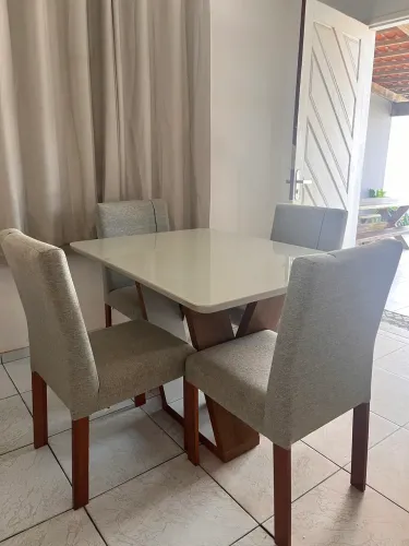Mesa de jantar - 4 lugares 100% madeira