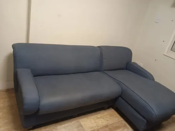 Sofa 3 lugares semi-novo com Chaise e tecido Acquablock-Impermeavel