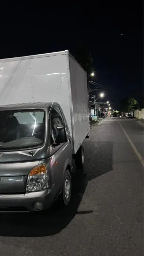 Caminhão HR 2.5 8 Válvulas baú grande 2.10 de altura 3.30 de comprimento