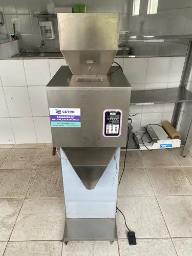 Dosadora com balança eletrônica 10g a 5000g - CETRO