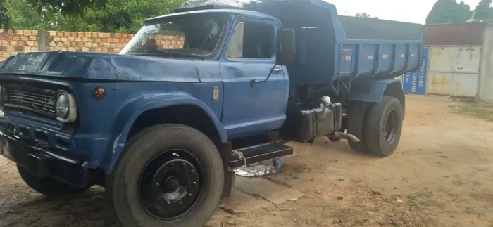 Vende  ou troca em carro cacamba D60 no ponto de trabalho