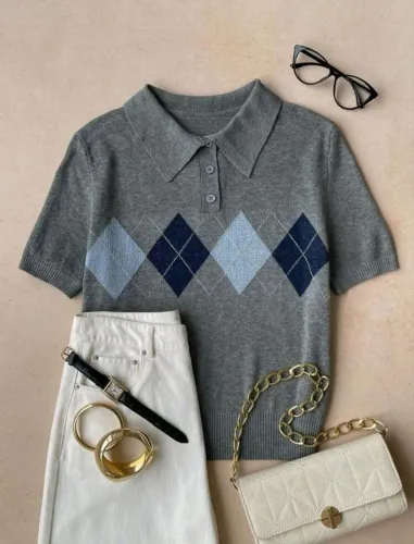 Blusa Feminina Gola Polo e Estampa Geométrica SHEIN