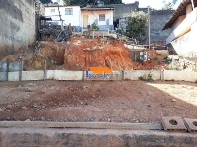 Terreno em Belo Horizonte, no bairro Renascença, à venda.
