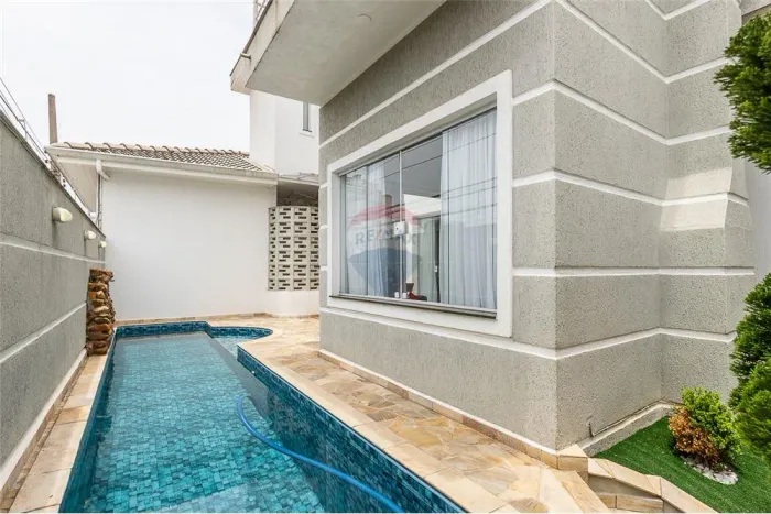 Casa com Piscina com 4 Quartos, 2 Suítes e Edícula com 2 quartos e 1 suíte na Penha em São