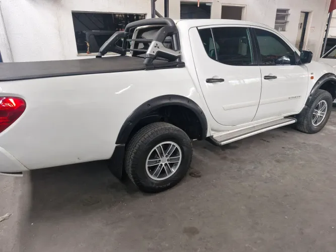Mitsubishi L200 Triton GLS 3.2 CD TB Int.diesel MEC 2015