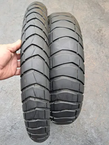 Pneus usados Metzeler 150 70 17 e 90 90 21