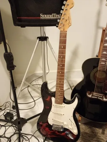 Guitarra Fender Stato só 3 mil