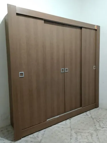 Vendo guarda-roupa no valor de 750 reais com entrega e montagem