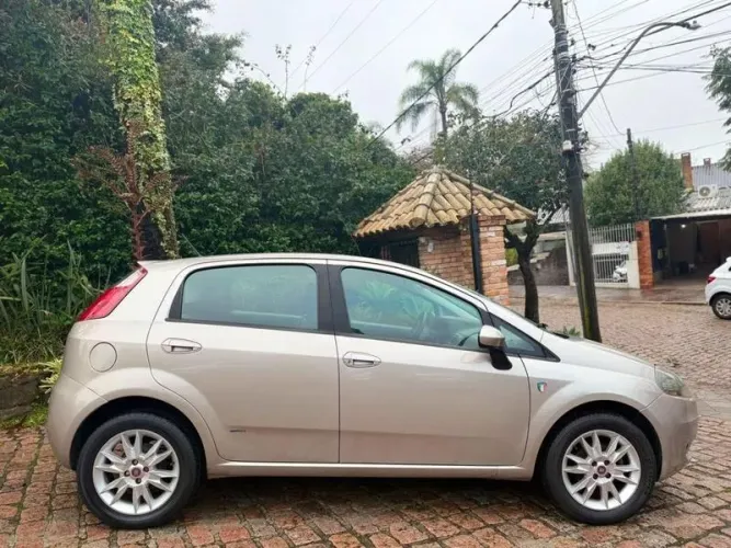 Fiat Punto Attractive 1.4 Fire Flex 8V 5P 2012