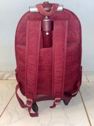Mochila bagagio novinha ,cor vinho