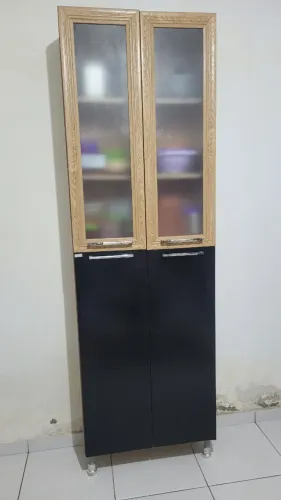 Armario de cozinha modulado: Paneleiro e Armário superior.