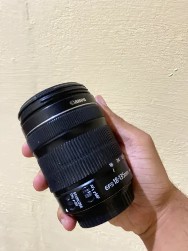 Canon SL2 + 18-135mm + Bateria + Cartão 64GB