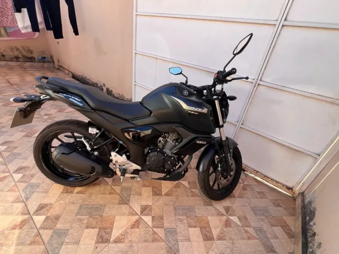 Moto Fazer 150cc 2025 semi nova- 1300KM