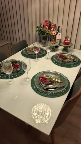 Mesa com tampo de vidro