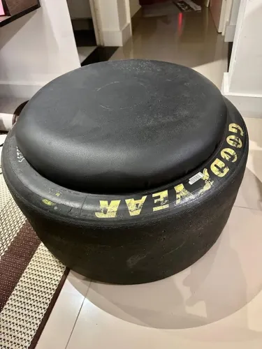 Pneu stock car decorativo puff (2 unidades)