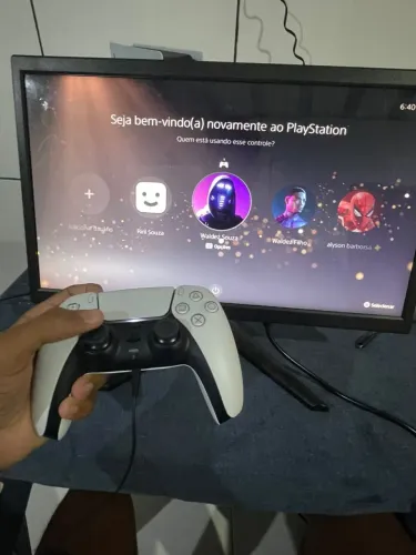 Playstation 5 (APENAS 1 MÊS DE USO)