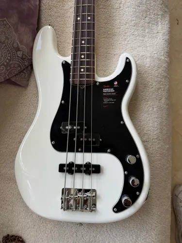 Baixo American Performer Precision Jazz