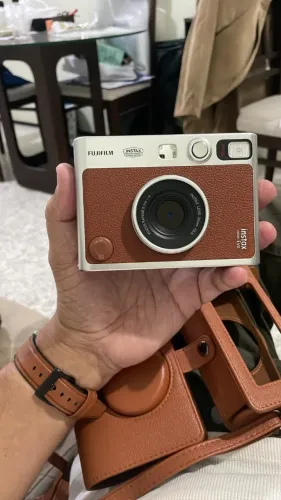 Câmeras Fotográficas Fuji Instax que imprimem fotos na hora incluso capas de couro e filme