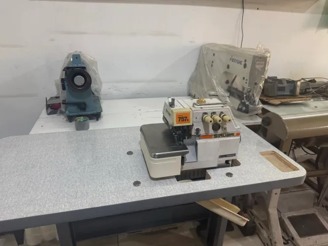 Máquina de costura overlock overloque Siruba revisada mesa nova