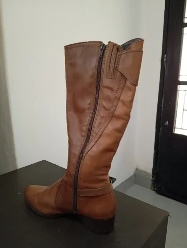Bota feminina cano longo seminova