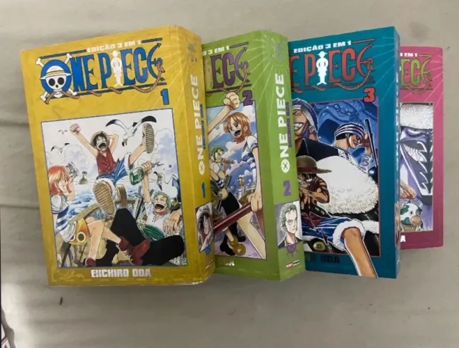 Manga One Piece são três em um volumes 1 ao 4
