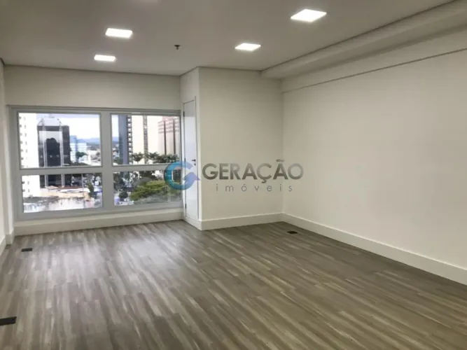 Comercial Sala em Condomínio em São José dos Campos