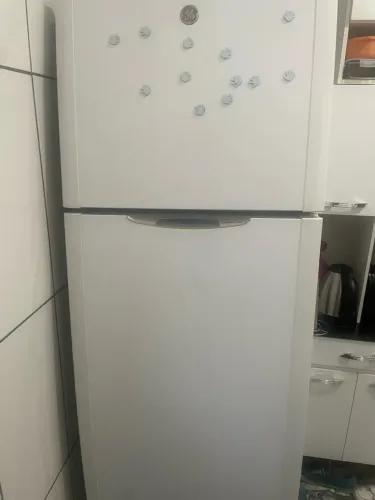Geladeira GE Turbo Air System 470L - Funcionando