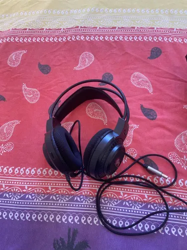 Headset gamer e teclado mecânico 