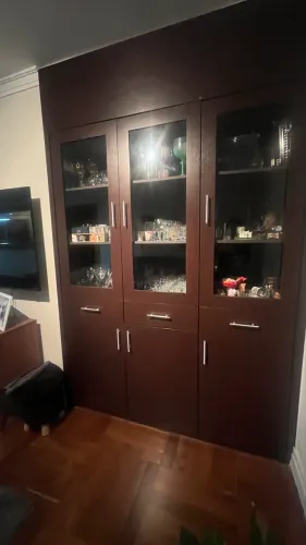 Portas e gavetas de cristaleira