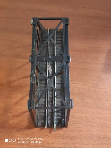 Ponte metálica com luz para maquete escala HO cor preta