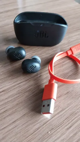 Fones de ouvido JBL Bluetooth Novo