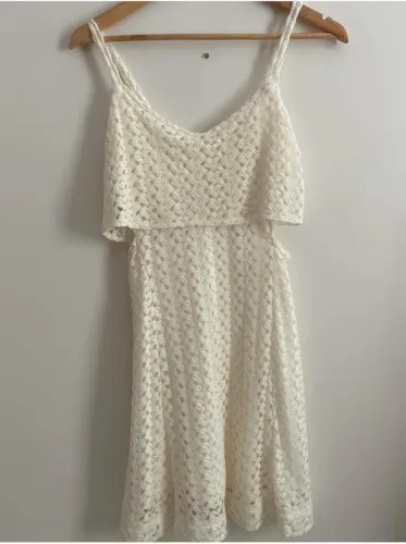 Vestido off white sem uso