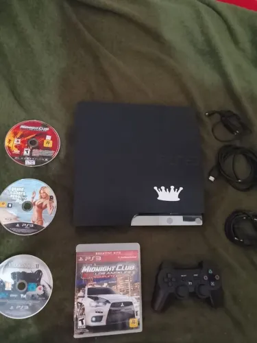 Ps3 completo com 3 jogos originais, 1 controle e todos os cabos funcionando perfeitamente 
