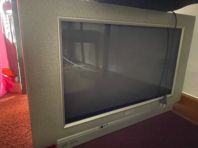 TV Tubo PHILIPS 21 polegadas, com DVD embutido. TELA PLANA. OPORTUNIDADE!