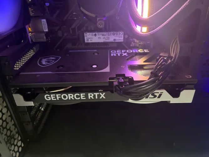 Menos de 6 meses de uso - RTX 5060 ti 16gb MSI Ventus 2x
