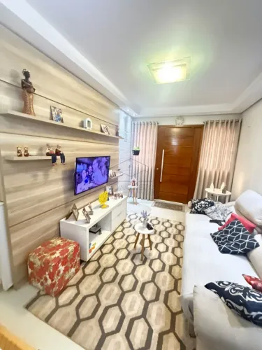 CASA COM PISCINA EM AGUDOS-SP