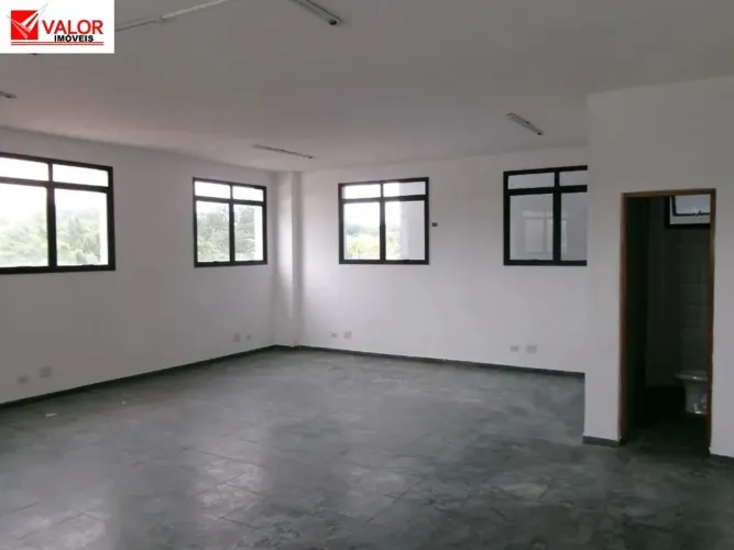 Sala comercial em Cotia, com 2 banheiros e 2 vagas, visita com Rosana .