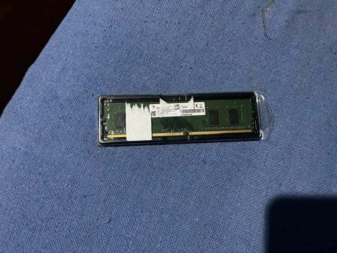 Vendo memória ram 4gb ddr4 3200hz