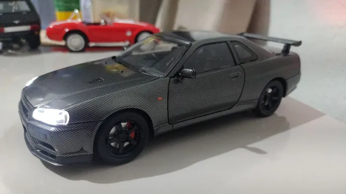 Nissan Skyline GTR 1/24, com luzes e som