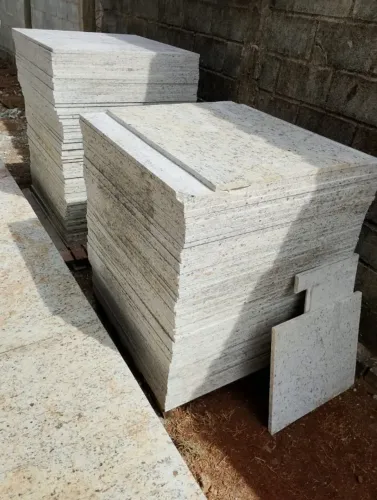 Vendo 70 pedras de granito, 90X90 cm, espessura de 2 cm. Baratinho.
