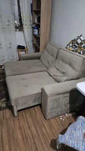 Sofá retrátil e reclinável 2,0 x 1,50 aberto e 2,0 x 1,10 fechado.