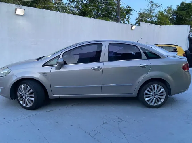 Fiat Linea Absolute 1.9/1.8 Flex Dualogic 4P 2010