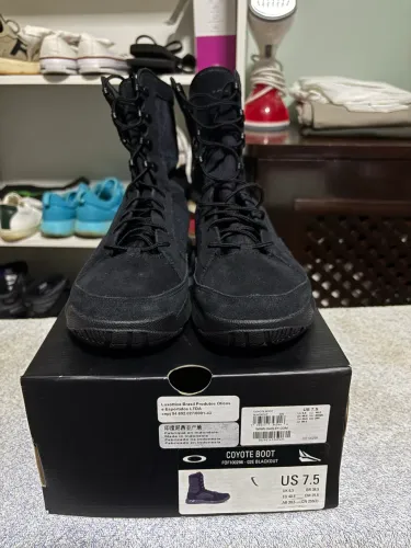 Bota Oakley Coyote