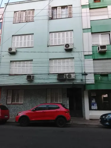 JK / Kitnet AMPLO Cidade Baixa - 1 lance de escada Preço atrativo
