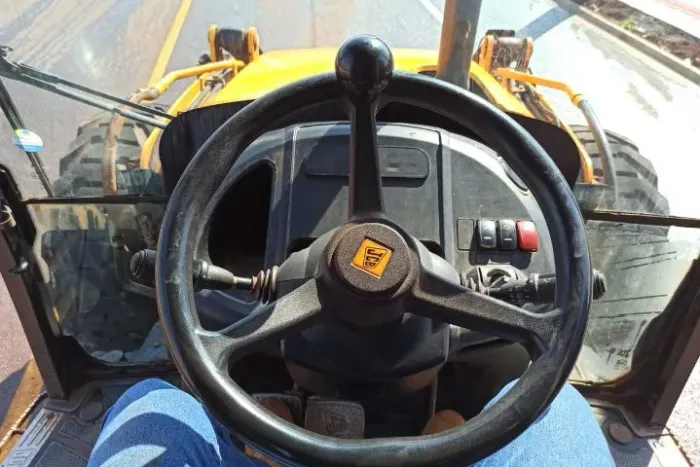 Retroescavadeira JCB 2016