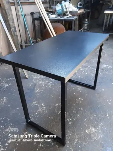Mesa de estudo industrial