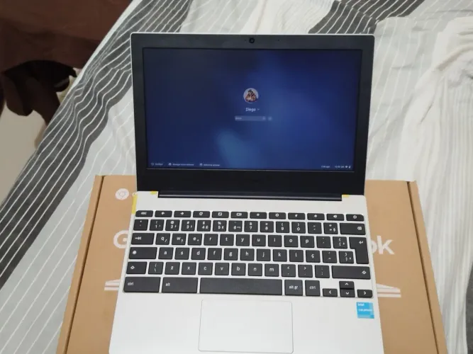 Samsung Chrome book 4gb ram 32gb ssd
