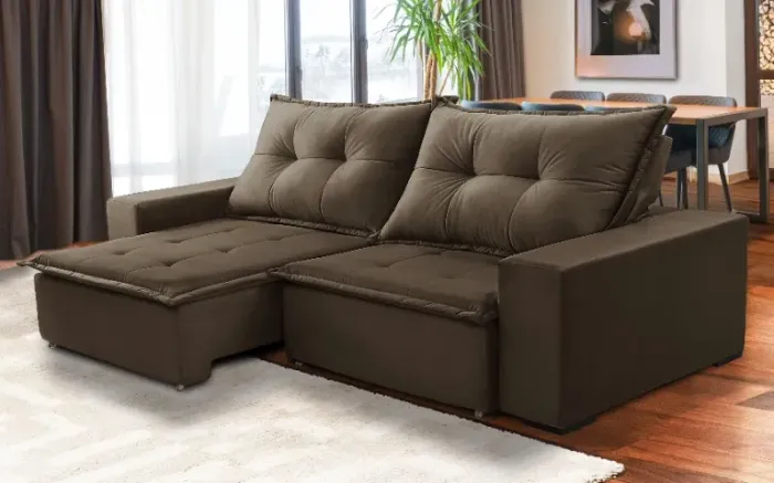 Sofá moderno na cor bege perfeito para sua sala. Design elegante e confortável, ideal para