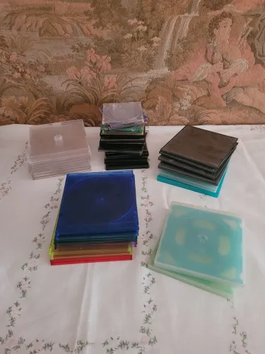 Lote de diversas caixas plásticas estojos (cases) p/ CD, DVD, games, etc